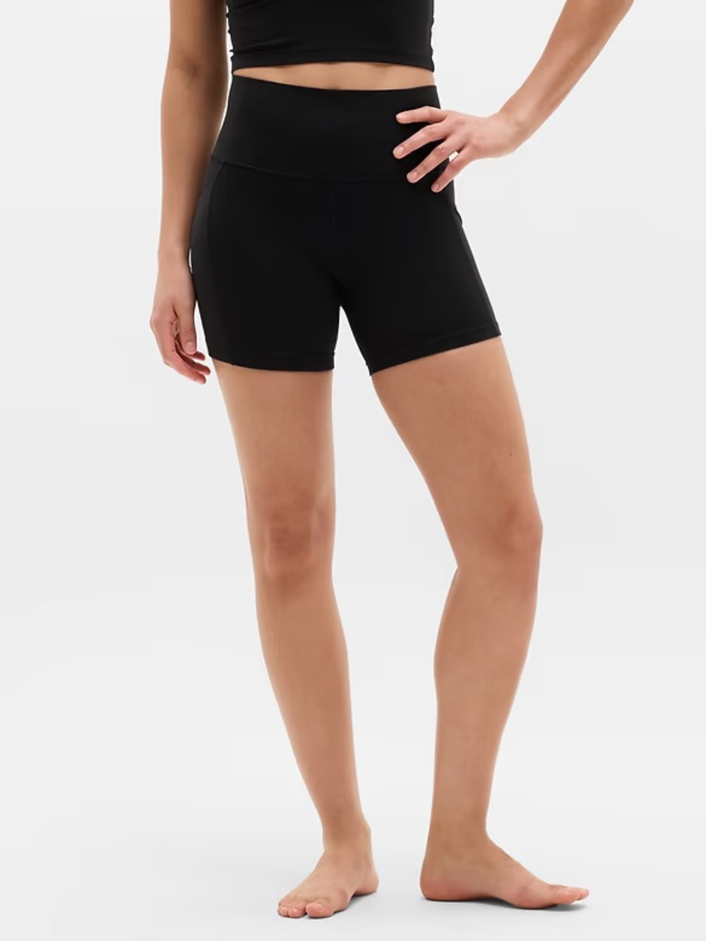 Athleta salutation stash 5” shorts